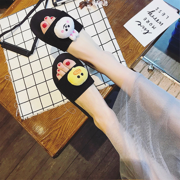 Много интересни дамски чехли с анимационни герои