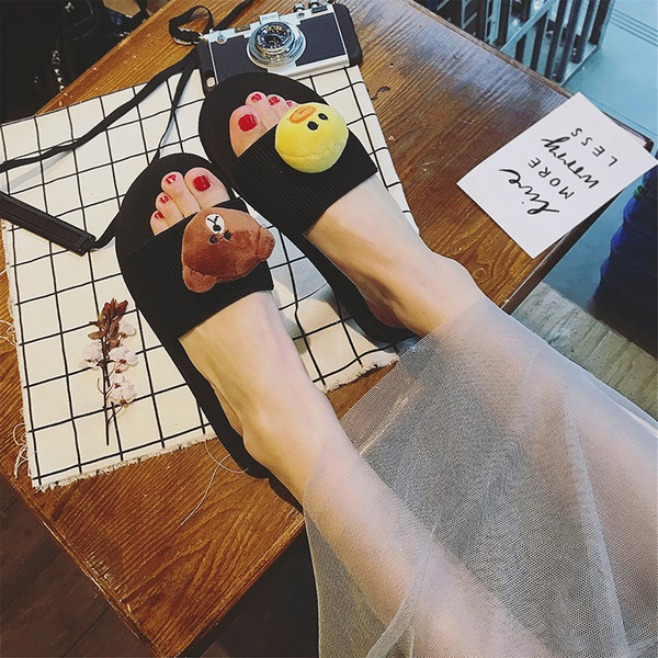 Много интересни дамски чехли с анимационни герои