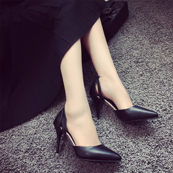 Μεγάλη δερμάτινα ψηλοτάκουνα παπούτσια σε τρία διαφορετικά χρώματα