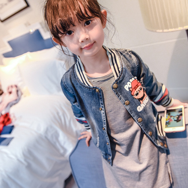 Страхотно дънково яке за пролетта и есента с раирана яка и бродерия на гърба