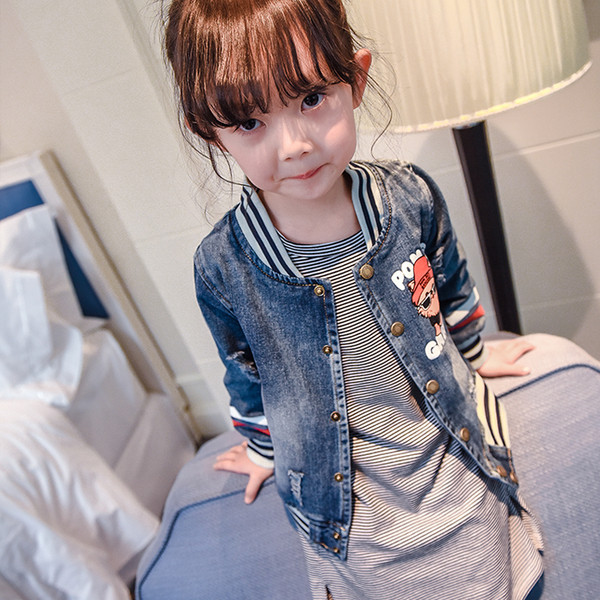 Страхотно дънково яке за пролетта и есента с раирана яка и бродерия на гърба