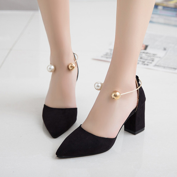 Уникални обувки на дебел висок ток и перлена закопчалка около глезена