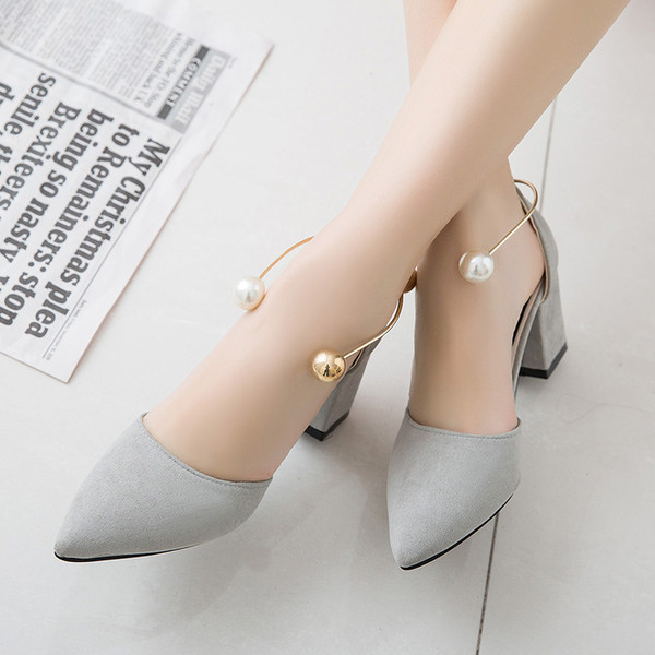 Уникални обувки на дебел висок ток и перлена закопчалка около глезена