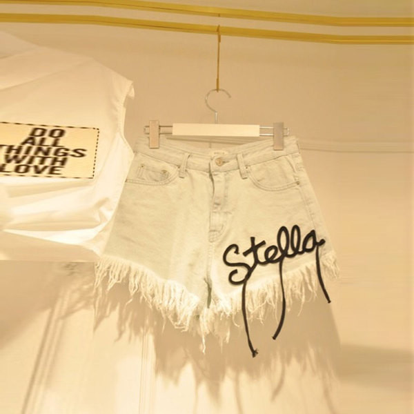 Σύγχρονη σορτς σύντομη τζιν με βλεφαρίδες και λεζάντα