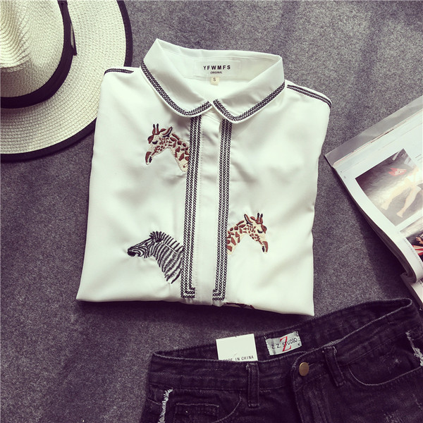 Μοναδικό shirt κυρίες μετάξι με πολύ όμορφα κεντήματα των ζώων