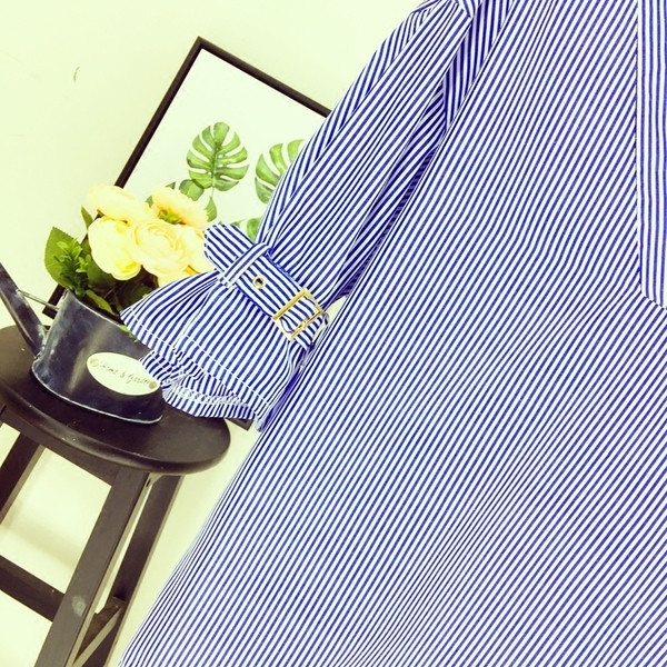 Карирана дамска блуза с широк ръкав и V-образно деколте