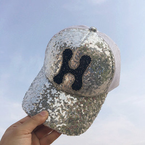 Οι γυναίκες του μπέιζμπολ καπέλα με glitter σε πολλά διαφορετικά μοντέλα