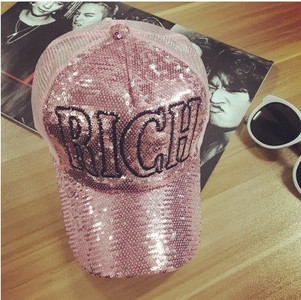 Οι γυναίκες του μπέιζμπολ καπέλα με glitter σε πολλά διαφορετικά μοντέλα