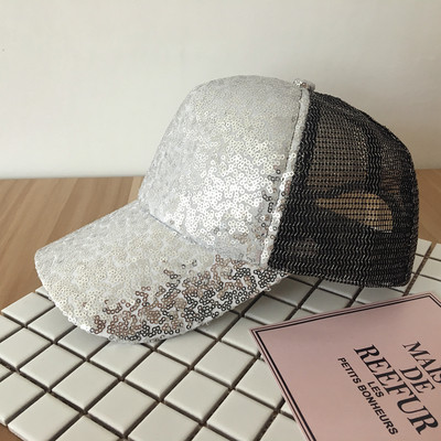 Οι γυναίκες του μπέιζμπολ καπέλα με glitter σε πολλά διαφορετικά μοντέλα