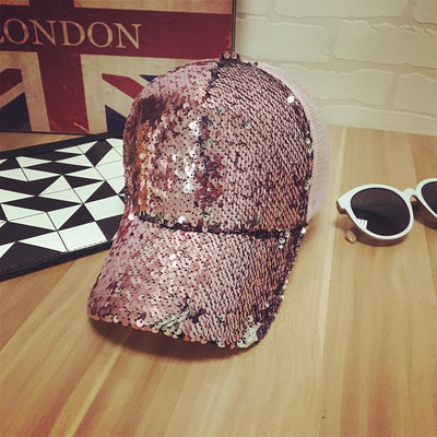 Οι γυναίκες του μπέιζμπολ καπέλα με glitter σε πολλά διαφορετικά μοντέλα