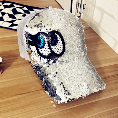 Μεγάλη pillbox με πολλά ενδιαφέροντα μάτια των πούλιες και πίσω πλέγμα