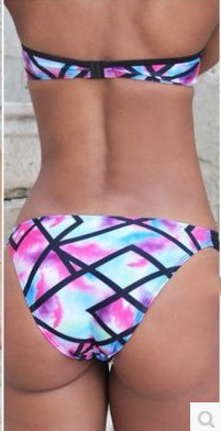 Много модерен дамски шарен бански от две части