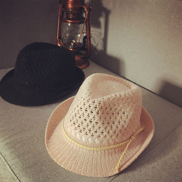 Стилна дамска британска шапка