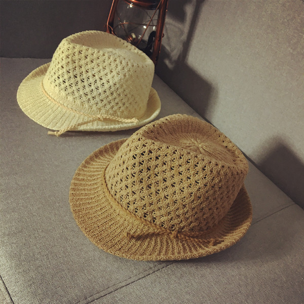 Стилна дамска британска шапка