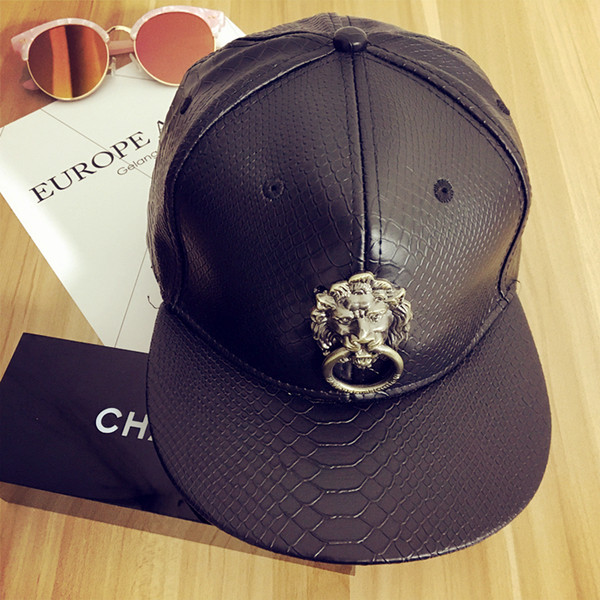 Κομψό κυρίες δερμάτινο καπέλο σε διάφορα χρώματα