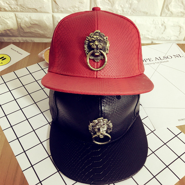 Κομψό κυρίες δερμάτινο καπέλο σε διάφορα χρώματα