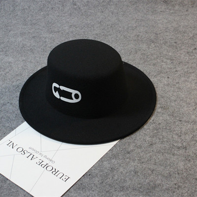 Семпла мъжка вълнена шапка британски стил