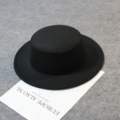 Семпла мъжка вълнена шапка британски стил