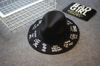 Интересна мъжка шапка с надписи