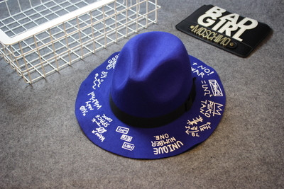 Интересна мъжка шапка с надписи