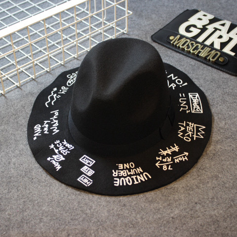 Интересна мъжка шапка с надписи