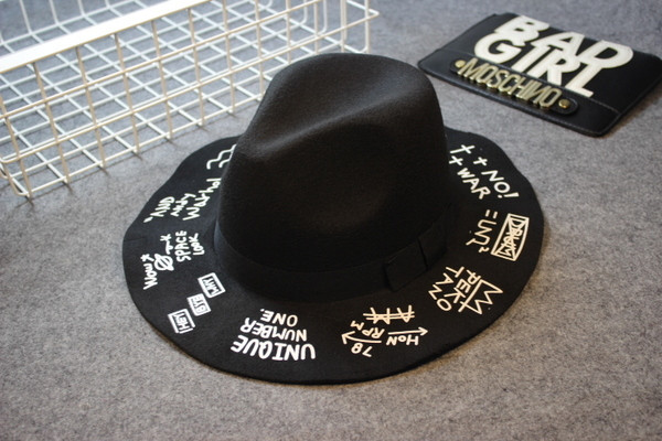 Интересна мъжка шапка с надписи