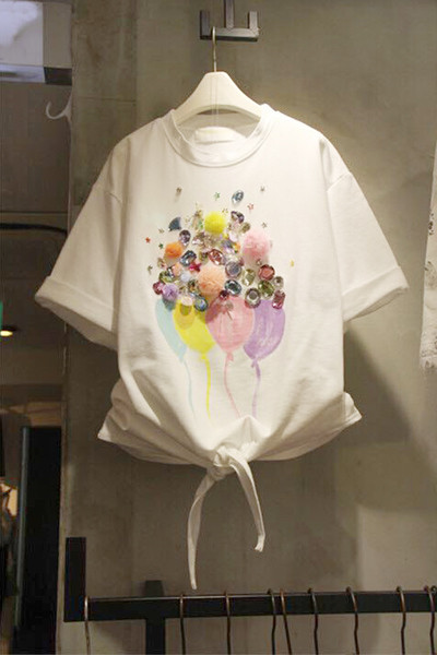 Бузка с къс ръкав и шарени елементи с много интересно завързване 