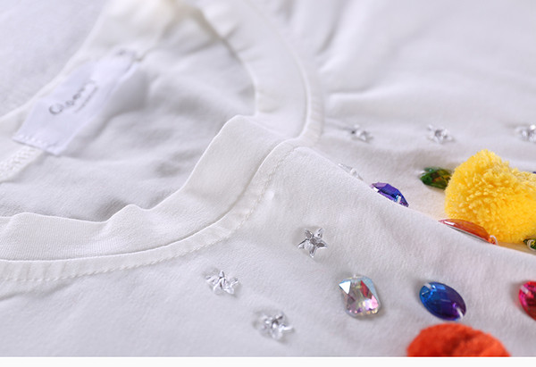 Бузка с къс ръкав и шарени елементи с много интересно завързване 