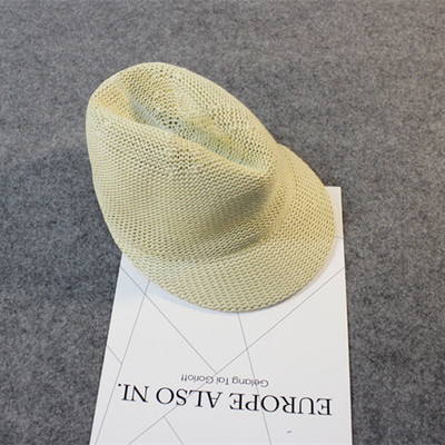 Κομψή δεμένη καπέλο με γείσο