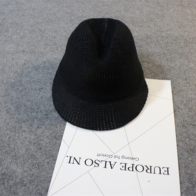 Κομψή δεμένη καπέλο με γείσο