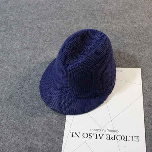 Κομψή δεμένη καπέλο με γείσο