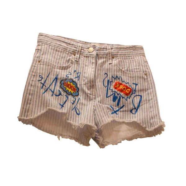 Οι γυναίκες κοντά σορτς ριγέ