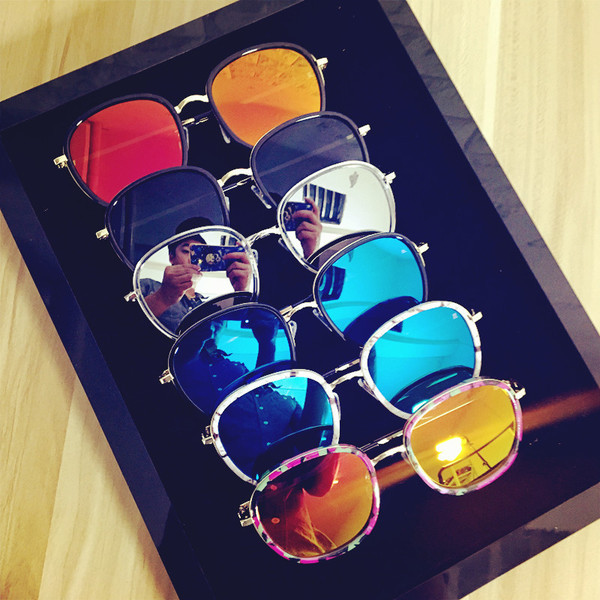 Κομψή γυαλιά ηλίου με ανακλαστική φακούς