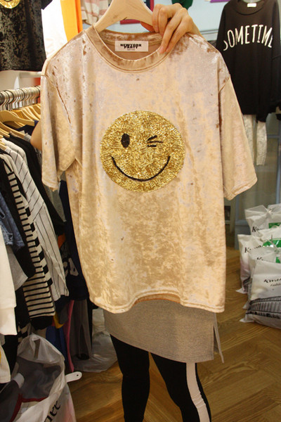 Κυρίες μπλούζα με κοντό μανίκι και απλικέ «χαμόγελο»