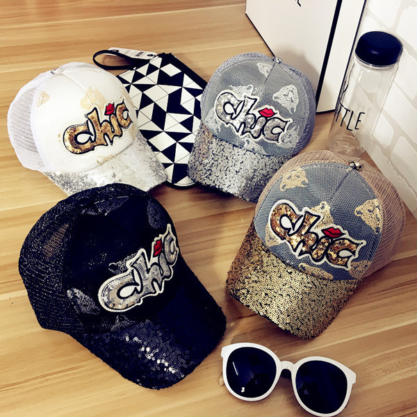 Страхотна дамска бейзболна шапка с пайети и бродиран надпис