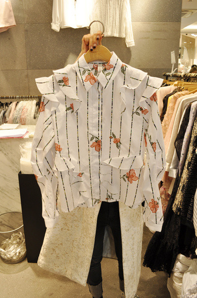 Много свежа дамска риза с дълъг ръкав