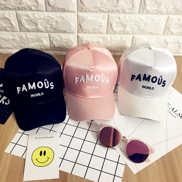 Нов модел дамска семпла шапка с надпис