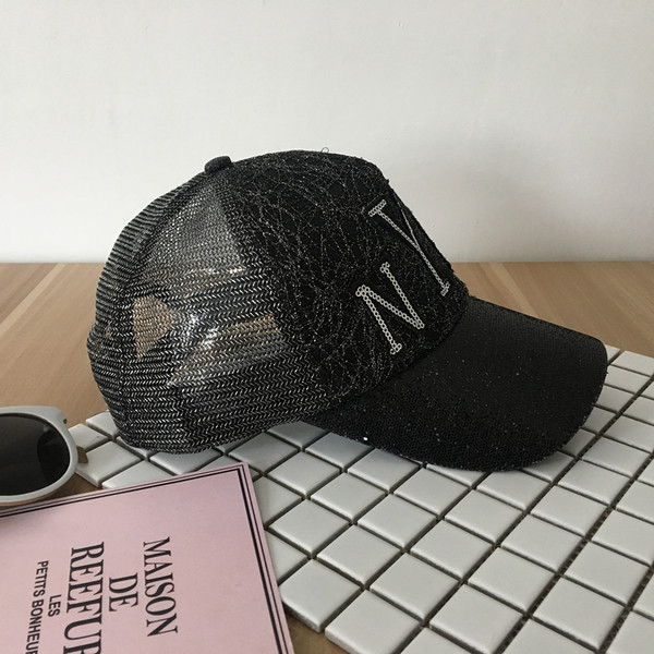 Μεγάλη μοντέλο pillbox με πούλιες