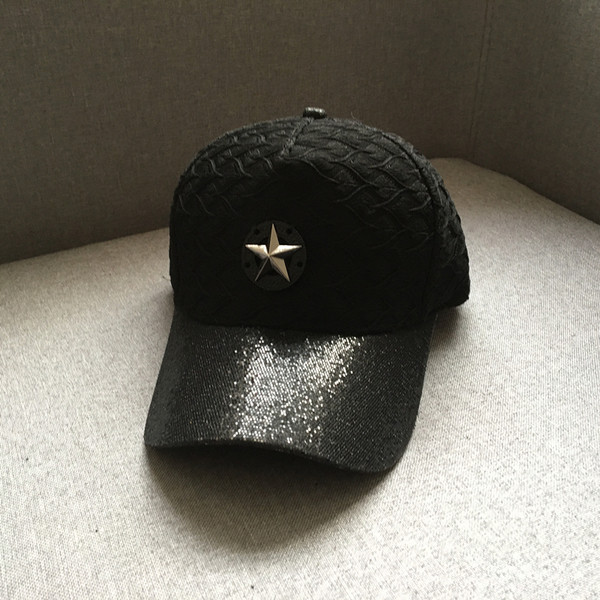 Αποκλειστική κυρίες καπέλο με γείσο - 3 διαφορετικά μοντέλα