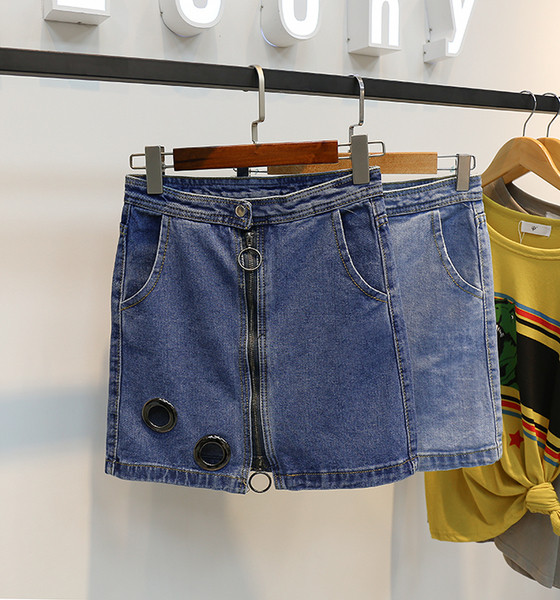 Дамска дънкова пола с много интересен цип