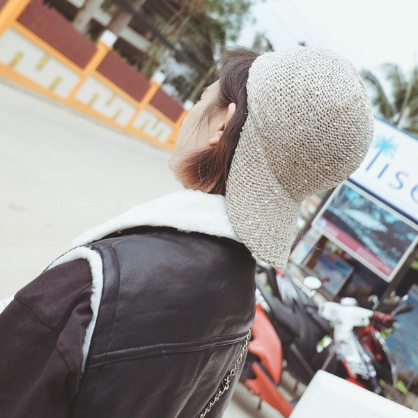 Актуална плетена дишаща шапка с пайети