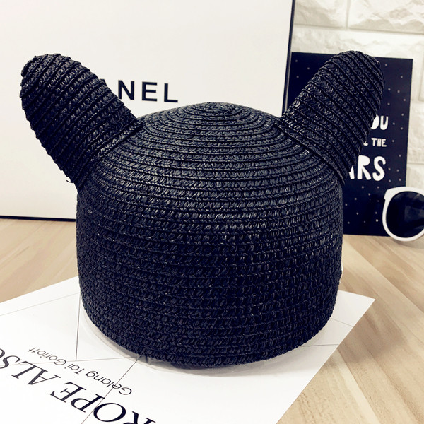 Шикозна дамска шапка с ушички