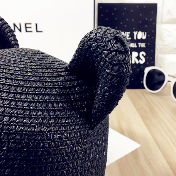 Шикозна дамска шапка с ушички