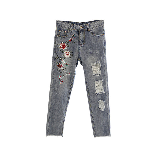 Πολύ μοντέρνα γυναικεία κεντημένα τζιν με όμορφα κεντήματα