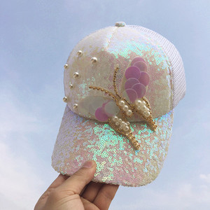 Πολλά διαφορετικά μοντέλα καπέλα μόδας κυρίες