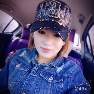 Πολλά διαφορετικά μοντέλα καπέλα μόδας κυρίες