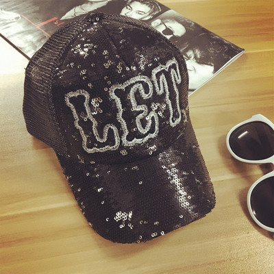 Πολλά διαφορετικά μοντέλα καπέλα μόδας κυρίες