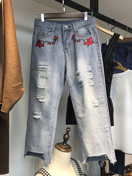 Γυναικεία τζιν με τα σχισμένα  στοιχεία 