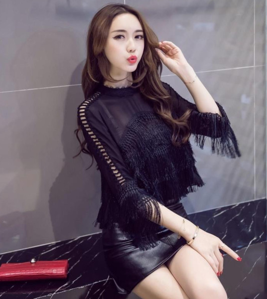 Κυρίες μπλούζα με μεταξωτά μανίκια των κροσσών σε δύο χρώματα