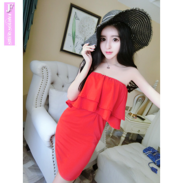 Μεγάλη κυρίες μικρό κόκκινο αμάνικο φόρεμα